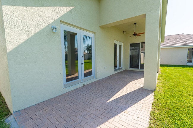 Building Photo - 544 SW Indian Key Dr