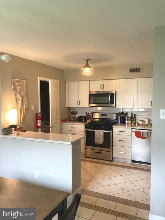 Building Photo - 15 Buttonwood Rd