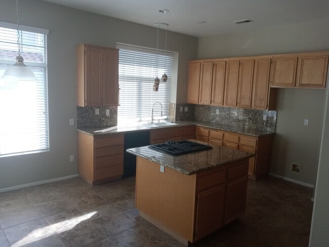 Building Photo - Osuna