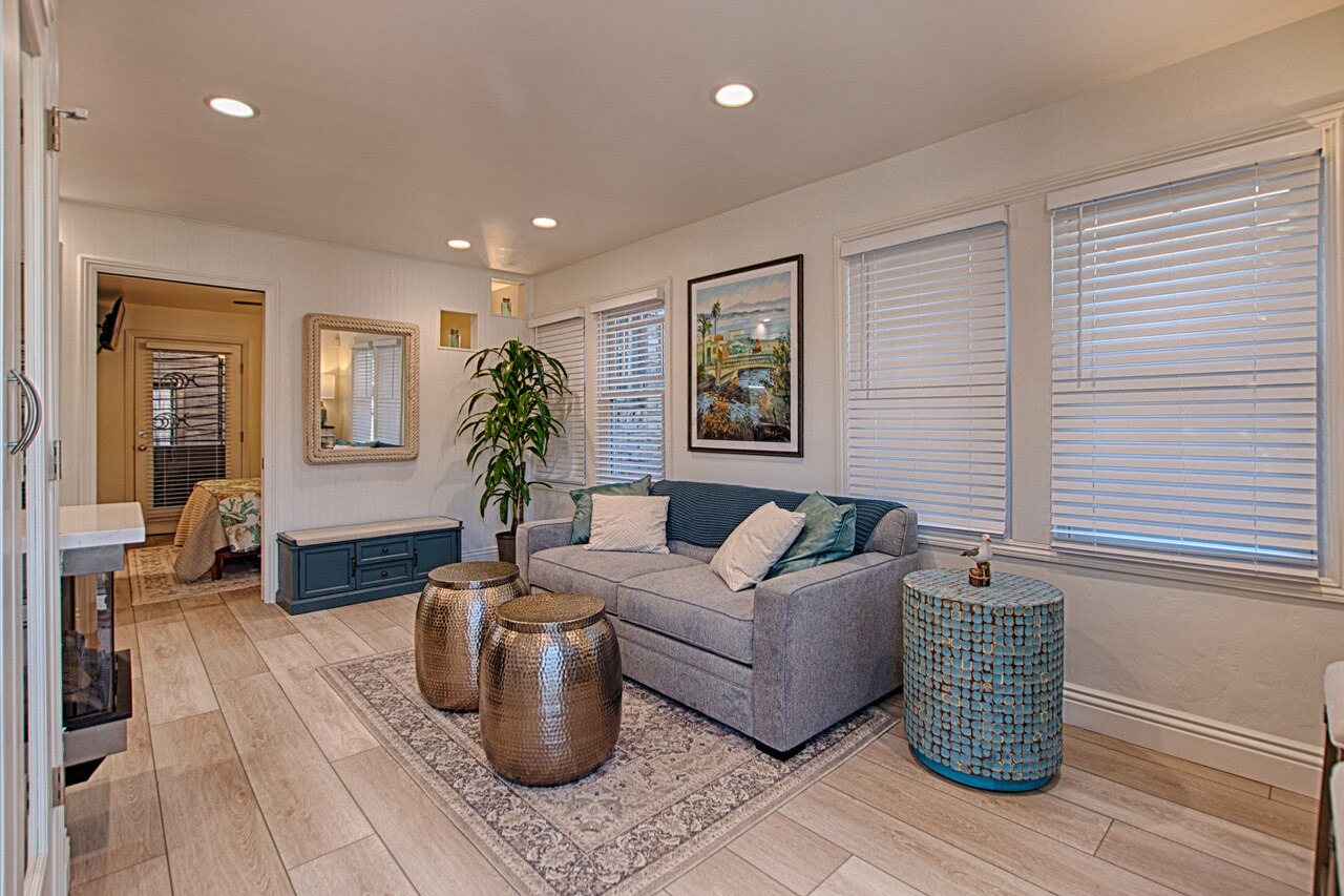 Living room - 307 Capitola Ave