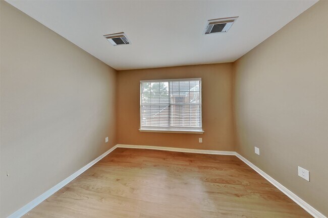 Building Photo - 7415 Broken Ridge Dr