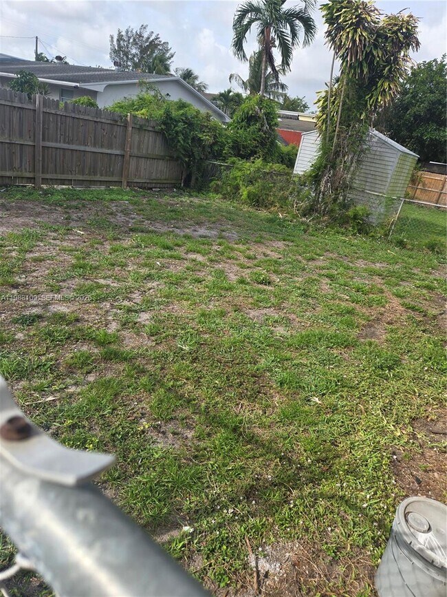 Building Photo - 2222 Garfield St