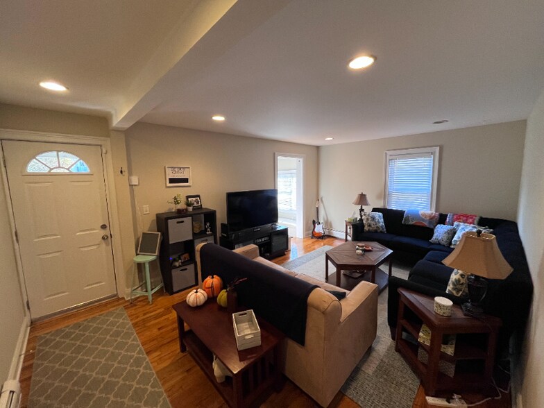 Building Photo - 30 Thorpe St