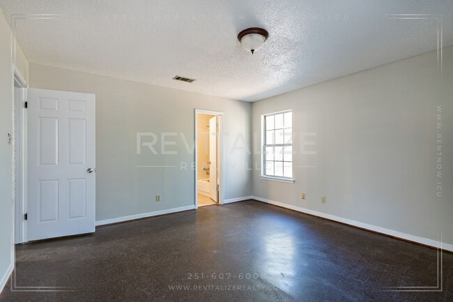 Building Photo - 3 Bed/2 Bath Home on Corner Lot!