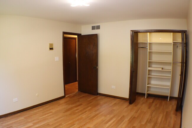 Building Photo - 44 Kingston Dr