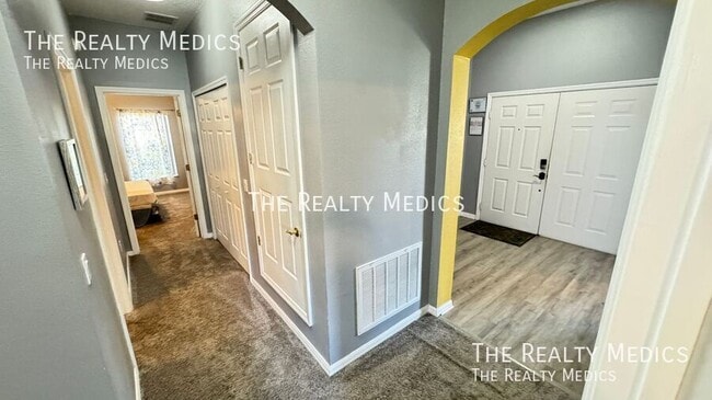 Building Photo - 4802 Cumbrian Lakes Dr