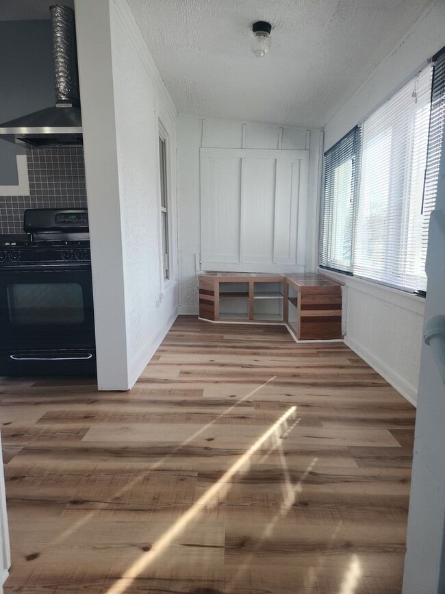 Building Photo - 264 N Jackson St