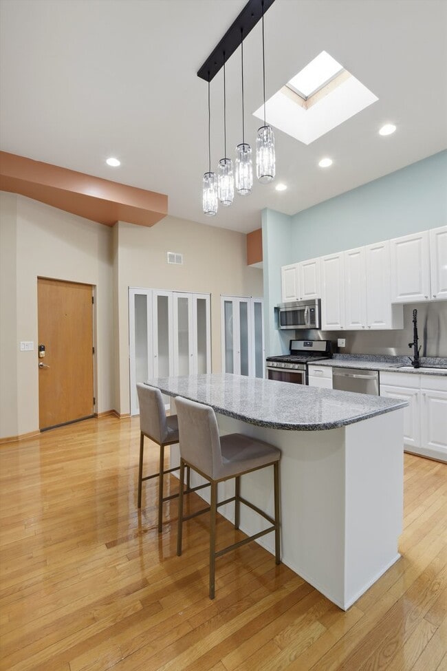 Building Photo - 7308 S Ridgeland Ave