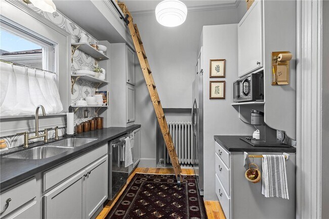 Building Photo - 42 Lake St