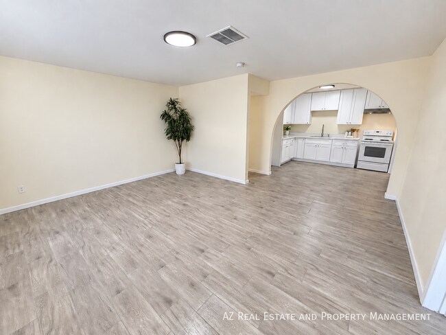 Building Photo - 6518 N 61st Dr