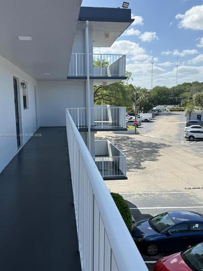 Building Photo - 447 NE 195th St