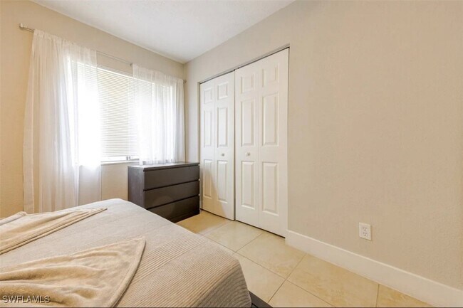 Building Photo - 4605 Bayshore Dr