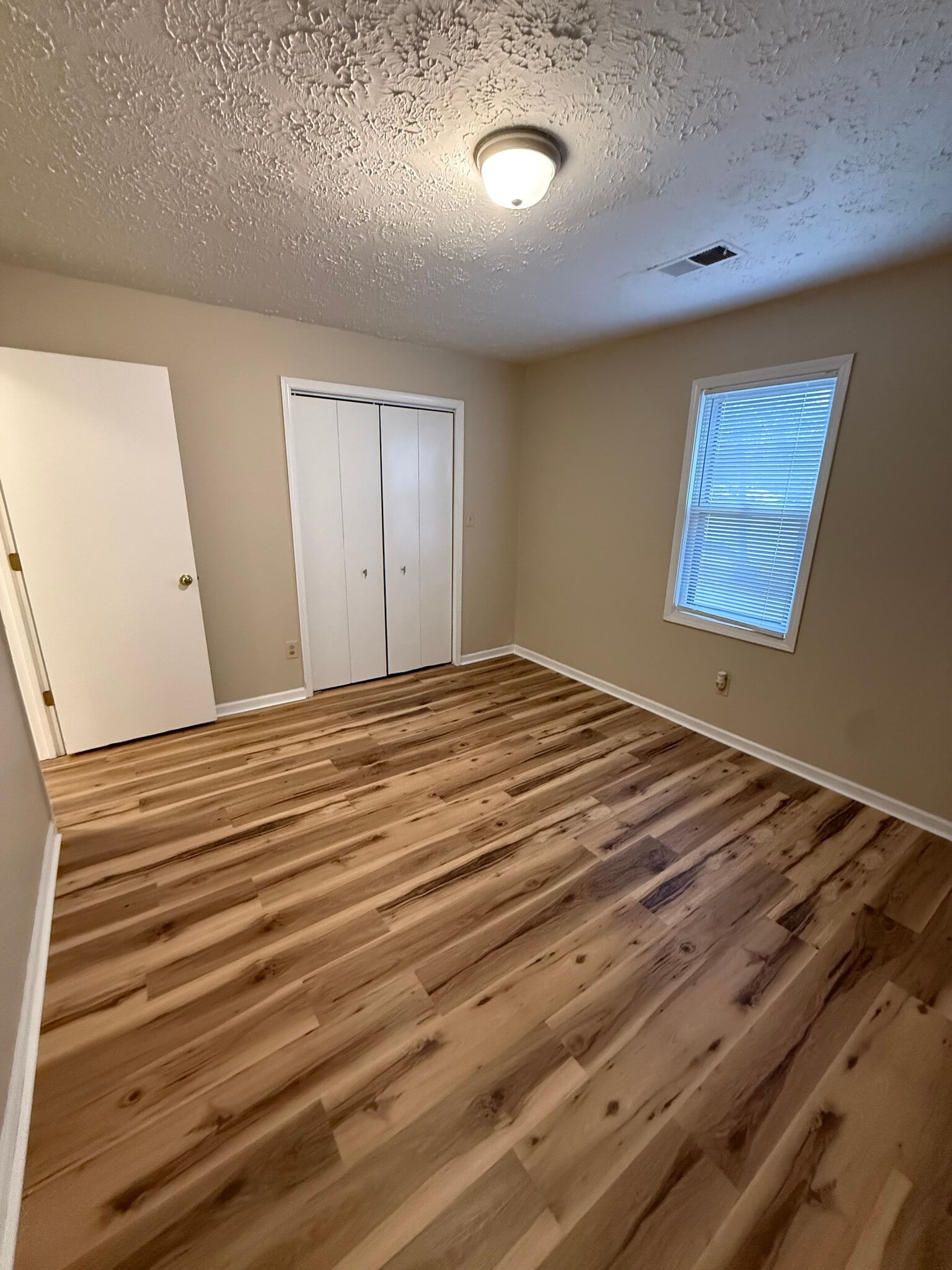 Building Photo - 719 Main St