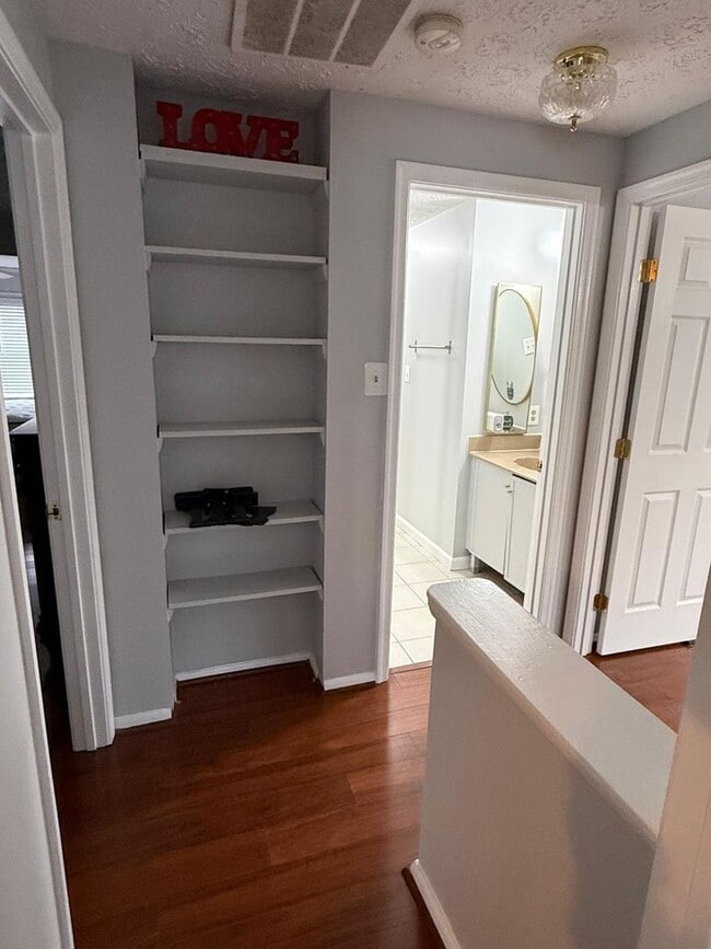 Building Photo - 8302 White Star Ct