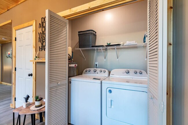 Building Photo - 43 Medina Ct