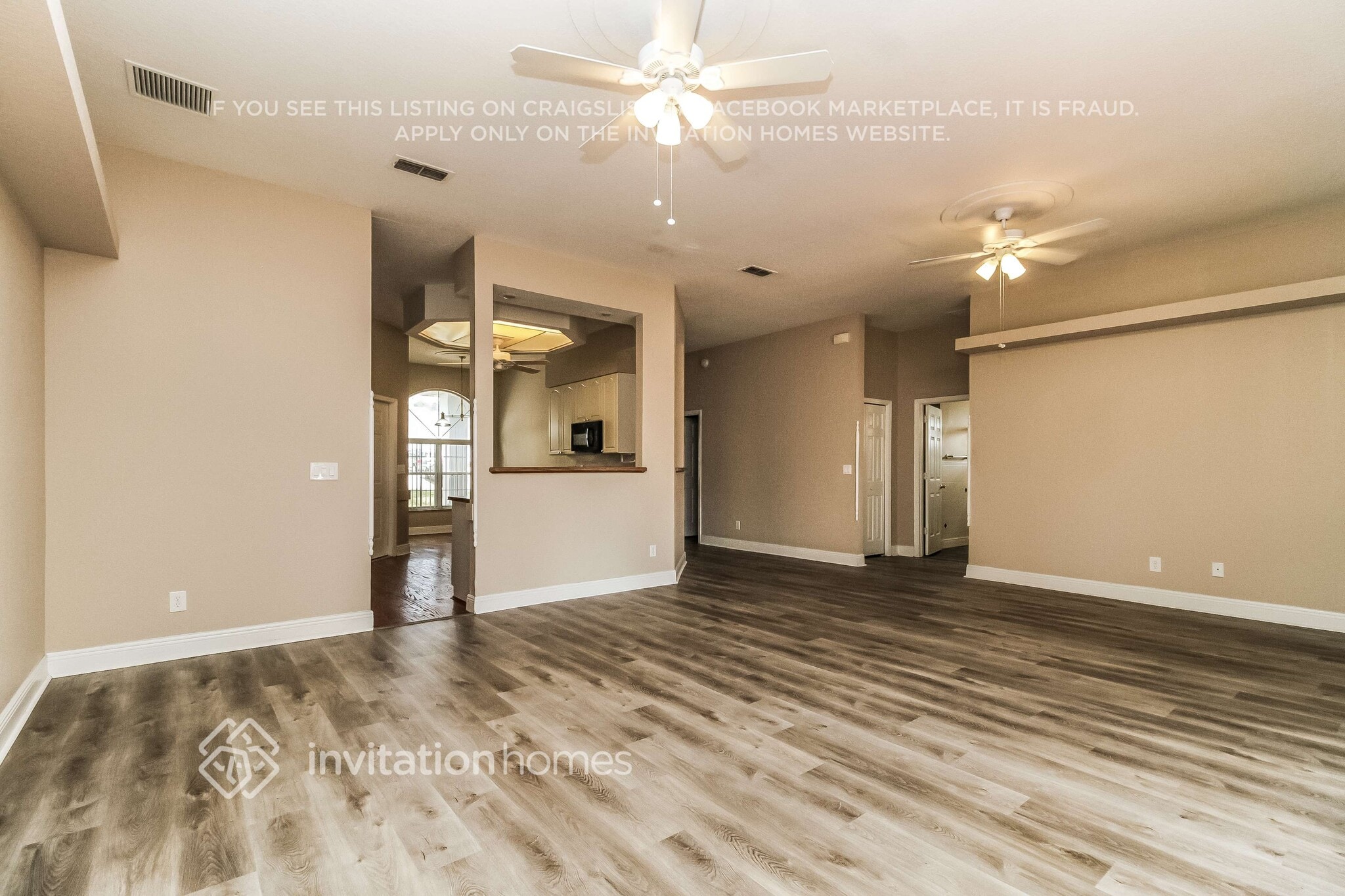 Building Photo - 10428 Calle De Flores Dr