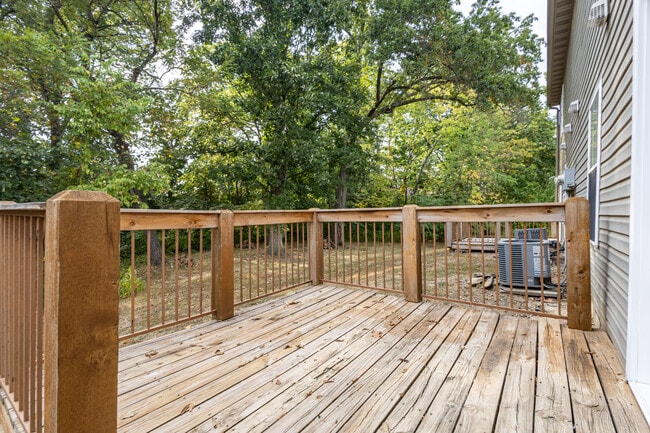 Building Photo - 307 Burnside Dr