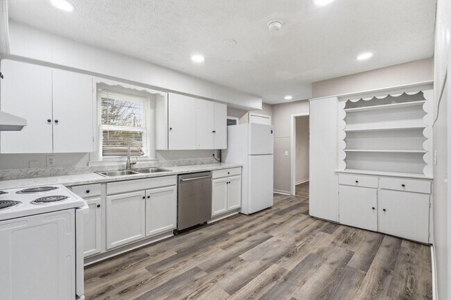 Building Photo - 2822 E Cherry St