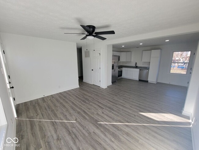 Building Photo - 48 Southlane Dr