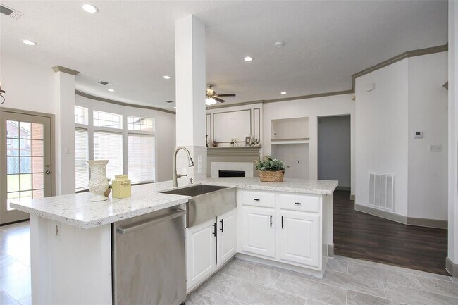 Building Photo - 5522 Island Breeze Dr