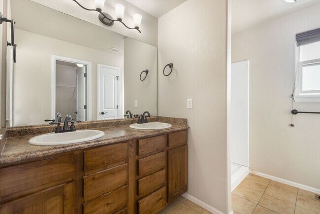 Building Photo - ***WINTER SPECIAL $2695.00 a Month *** 5 b...