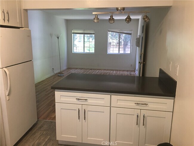 Building Photo - 4933 Cahuenga Blvd