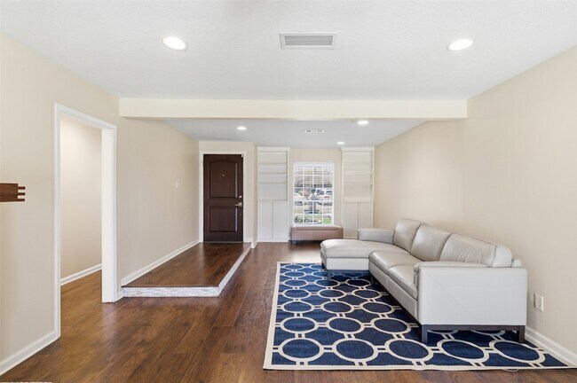 Building Photo - 8526 Cedel Dr