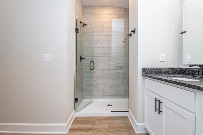 Building Photo - 2 Bed 2 Bath 2 Car Garage Townhome in Rock...