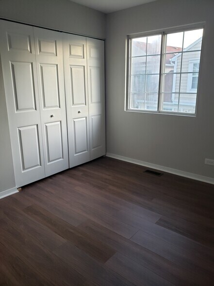 Building Photo - 413 Le Parc Cir