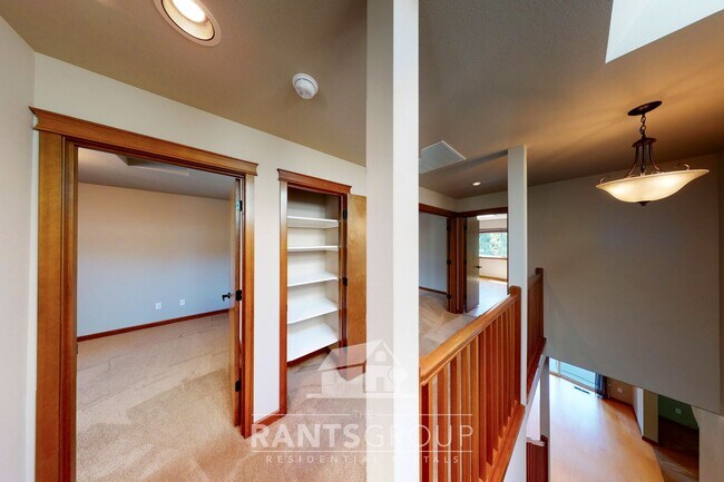 Building Photo - Beautiful Home in Hawks Prairie