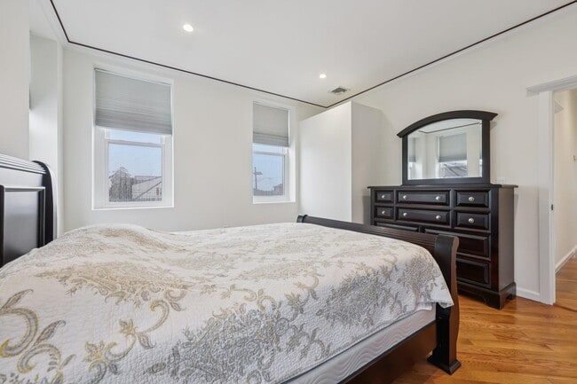 Building Photo - 239 Desoto Pl