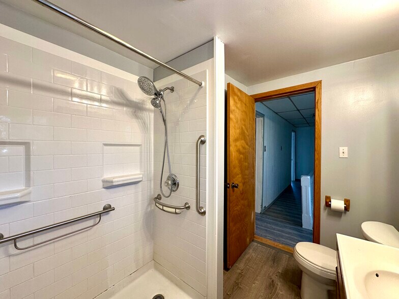 Building Photo - 923 Franklin Ave