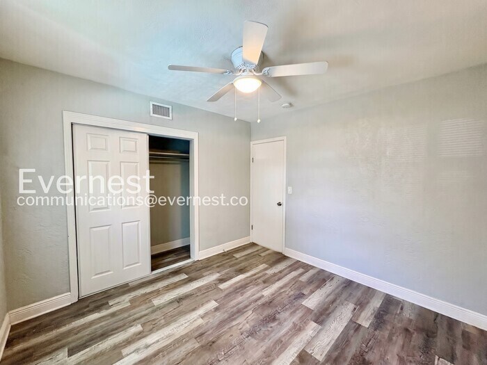 Building Photo - 10115 N Ashley St