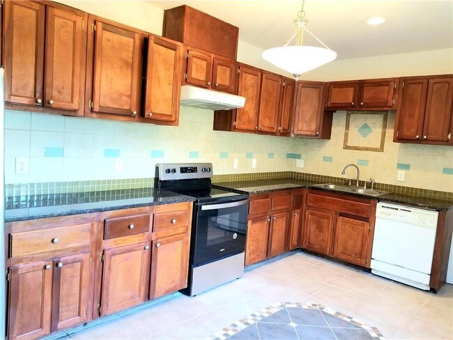 Building Photo - 3306 Chastain Ridge Dr