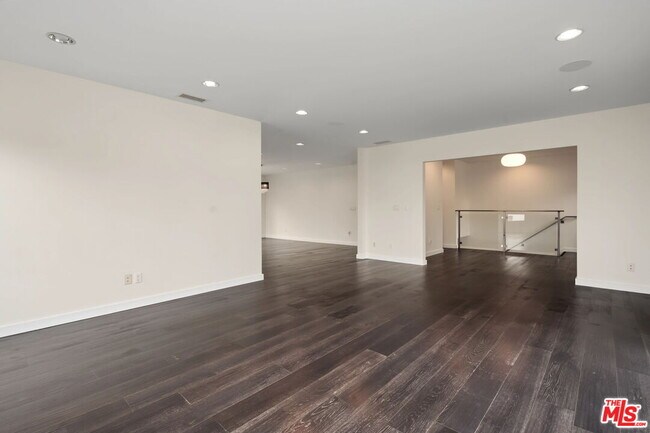 Building Photo - 175 Barlock Ave