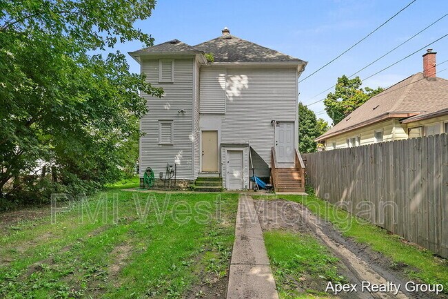 Building Photo - 1530 Quarry Ave NW