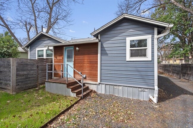 Building Photo - 2705 S 2nd St