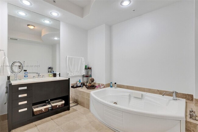 Building Photo - 18201 Collins Ave