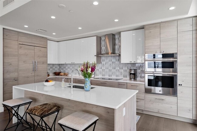 Building Photo - 301 1st St S