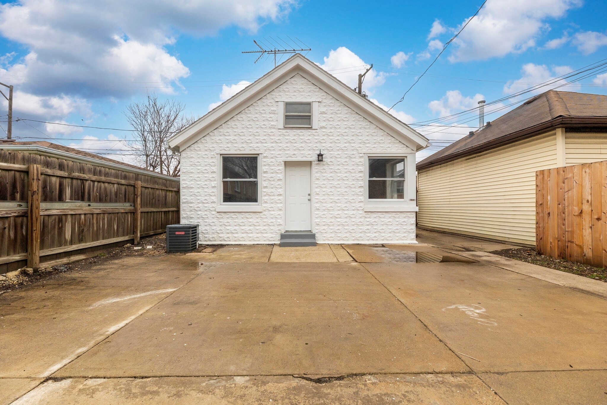 Building Photo - 6327 S Kenneth Ave