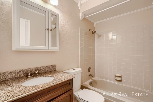 Building Photo - 2029 Whitehorn Dr N