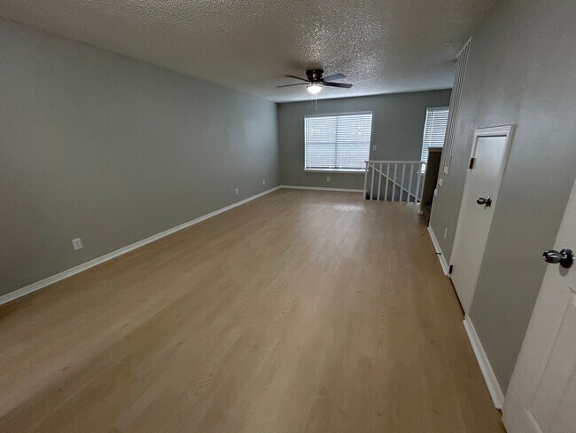 Building Photo - Modern 3-Bed, 2.5-Bath Apartment with Granite Kitchen & New Appliances!