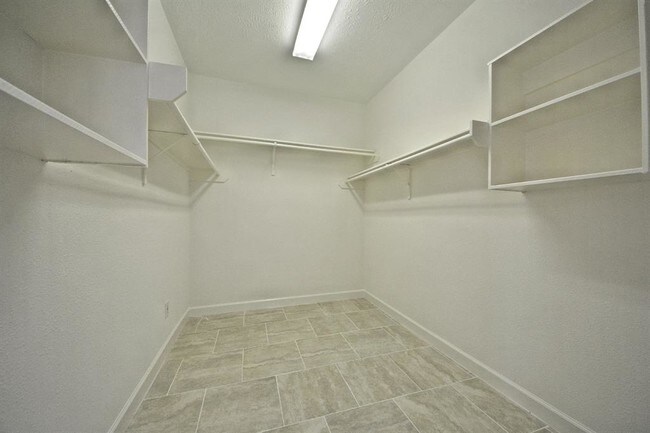 Building Photo - 21015 Eagle Bend