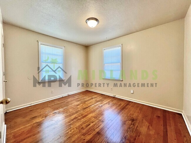 Building Photo - 1205 Faraway Dr