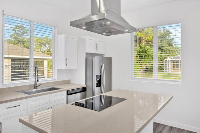 Building Photo - 719 Little Rock St E