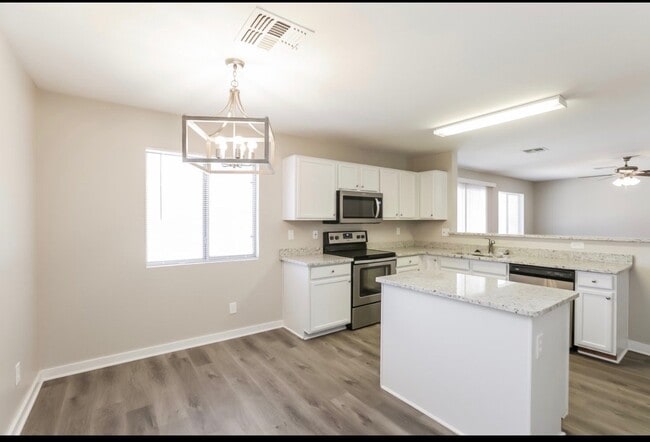 Building Photo - 3134 W Wayland Dr