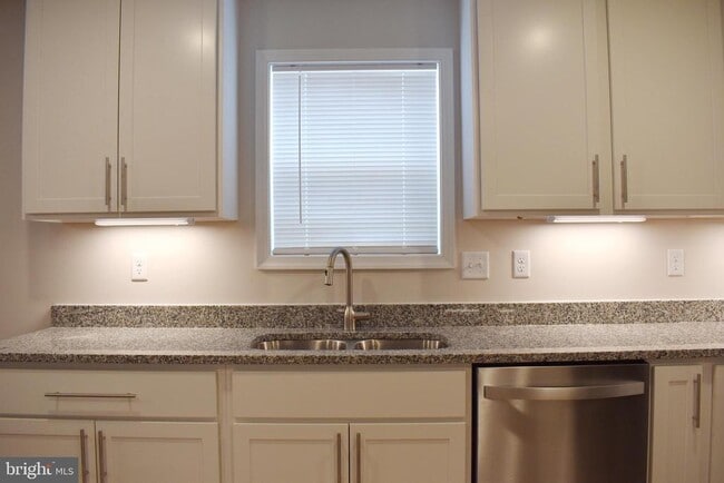 Building Photo - 1471 Treeline Dr