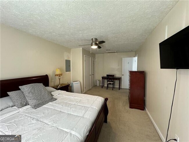 Building Photo - 17 Hartley Woods Dr