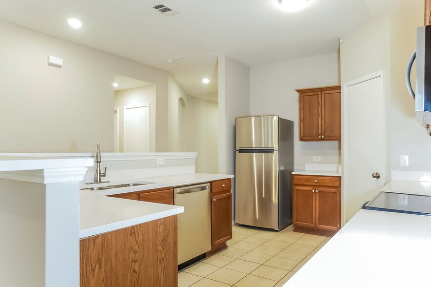 Building Photo - 4004 Sonoma Dr