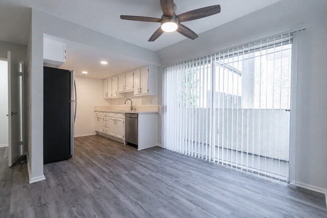 Interior Photo - 10755 Kling Street
